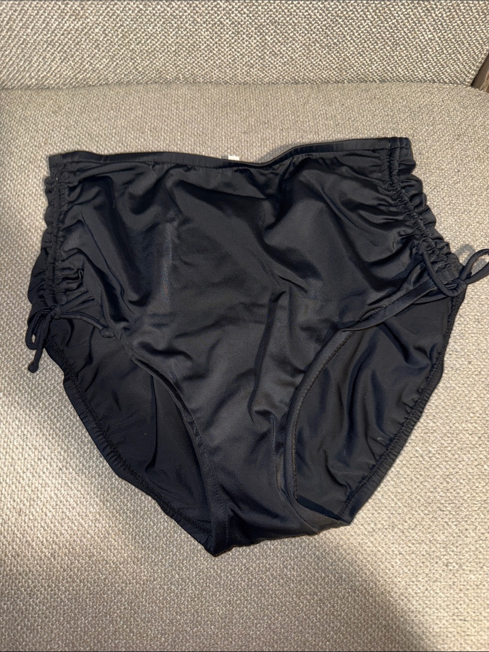 Ruby Ribbon High-Waist Black Swim Bottoms 10 new